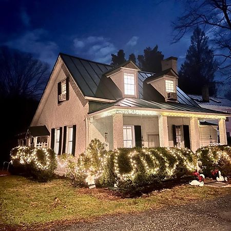 Across The Inn Entire Colonial House With Lovely Porch & Extremely Fast Wi-Fi Washington Bagian luar foto