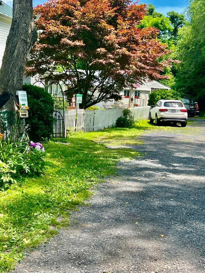 Across The Inn Entire Colonial House With Lovely Porch & Extremely Fast Wi-Fi Washington Bagian luar foto