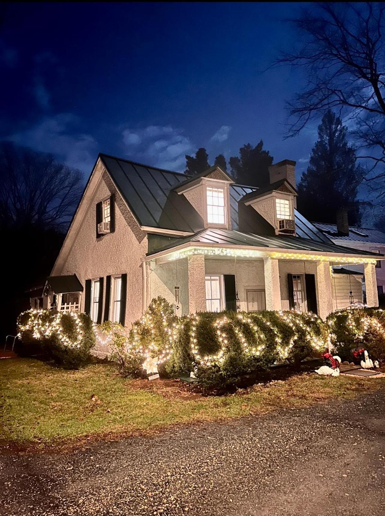 Across The Inn Entire Colonial House With Lovely Porch & Extremely Fast Wi-Fi Washington Bagian luar foto